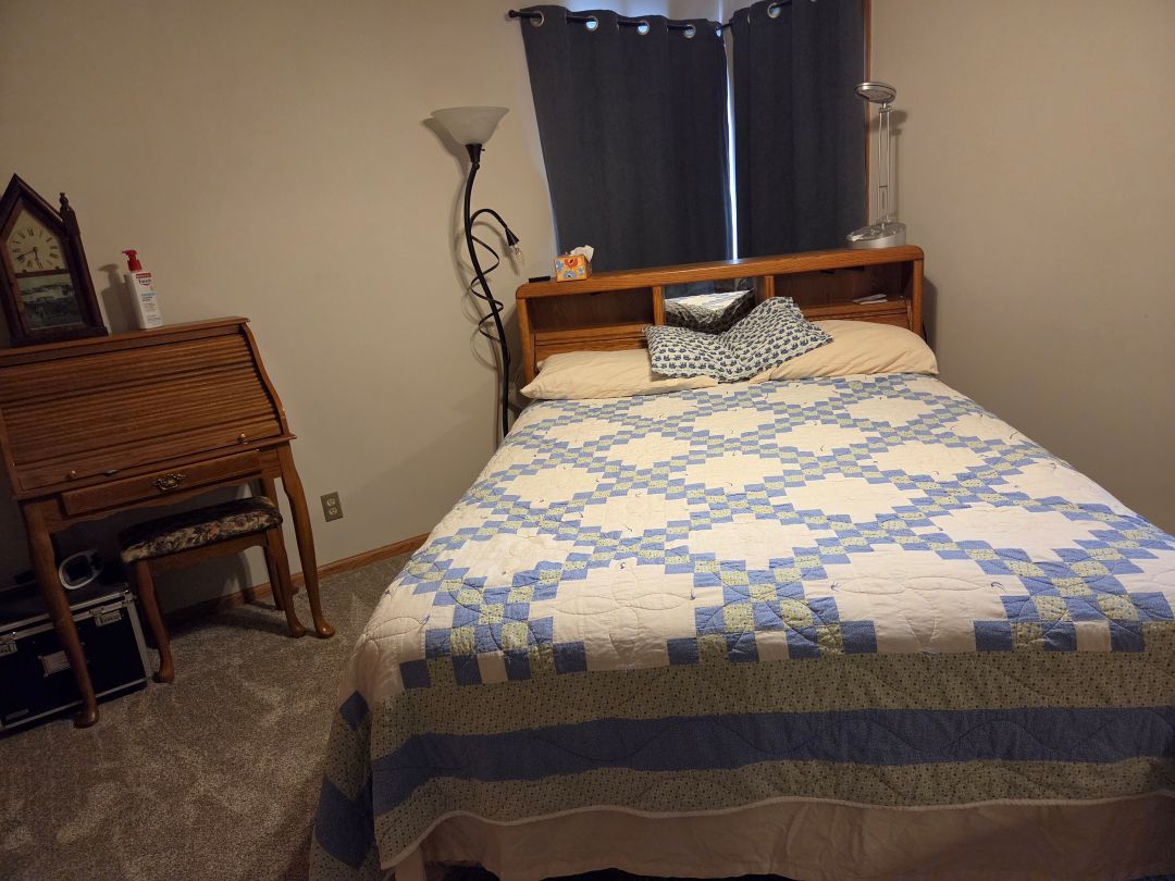 Lincoln, NE Roomy Home