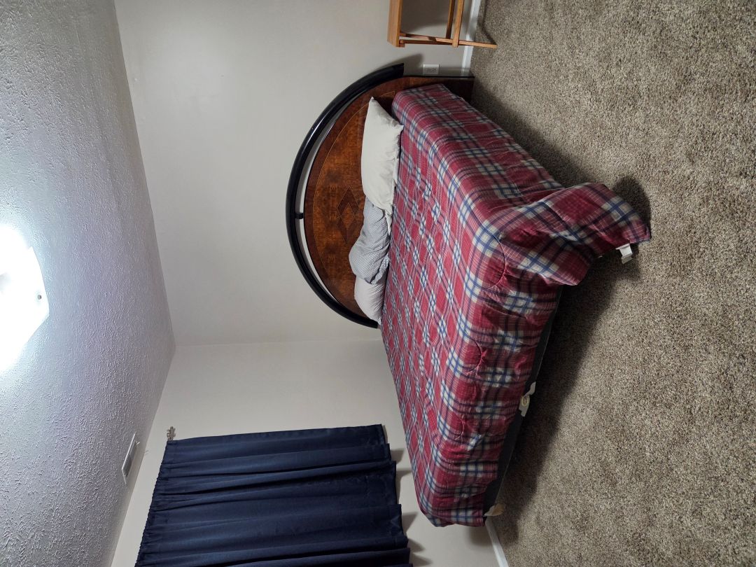 Lincoln, NE Roomy Home
