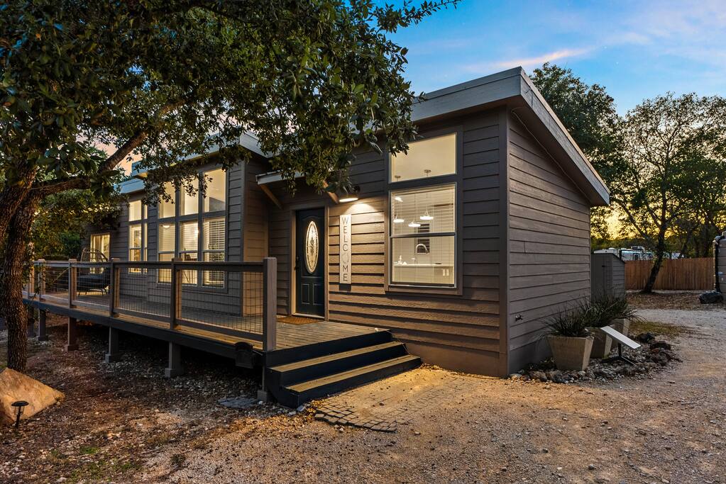 Driftwood, TX Unhosted Cozy Home