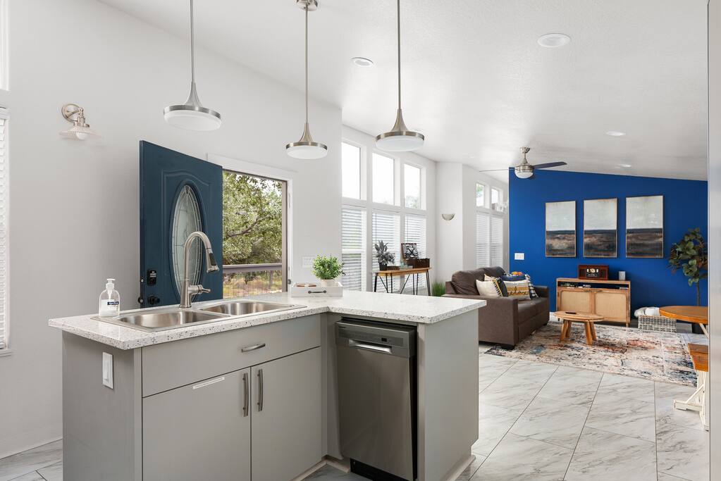 Driftwood, TX Unhosted Cozy Home