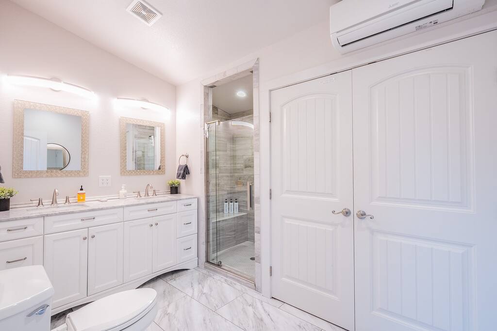 Driftwood, TX Unhosted Cozy Home