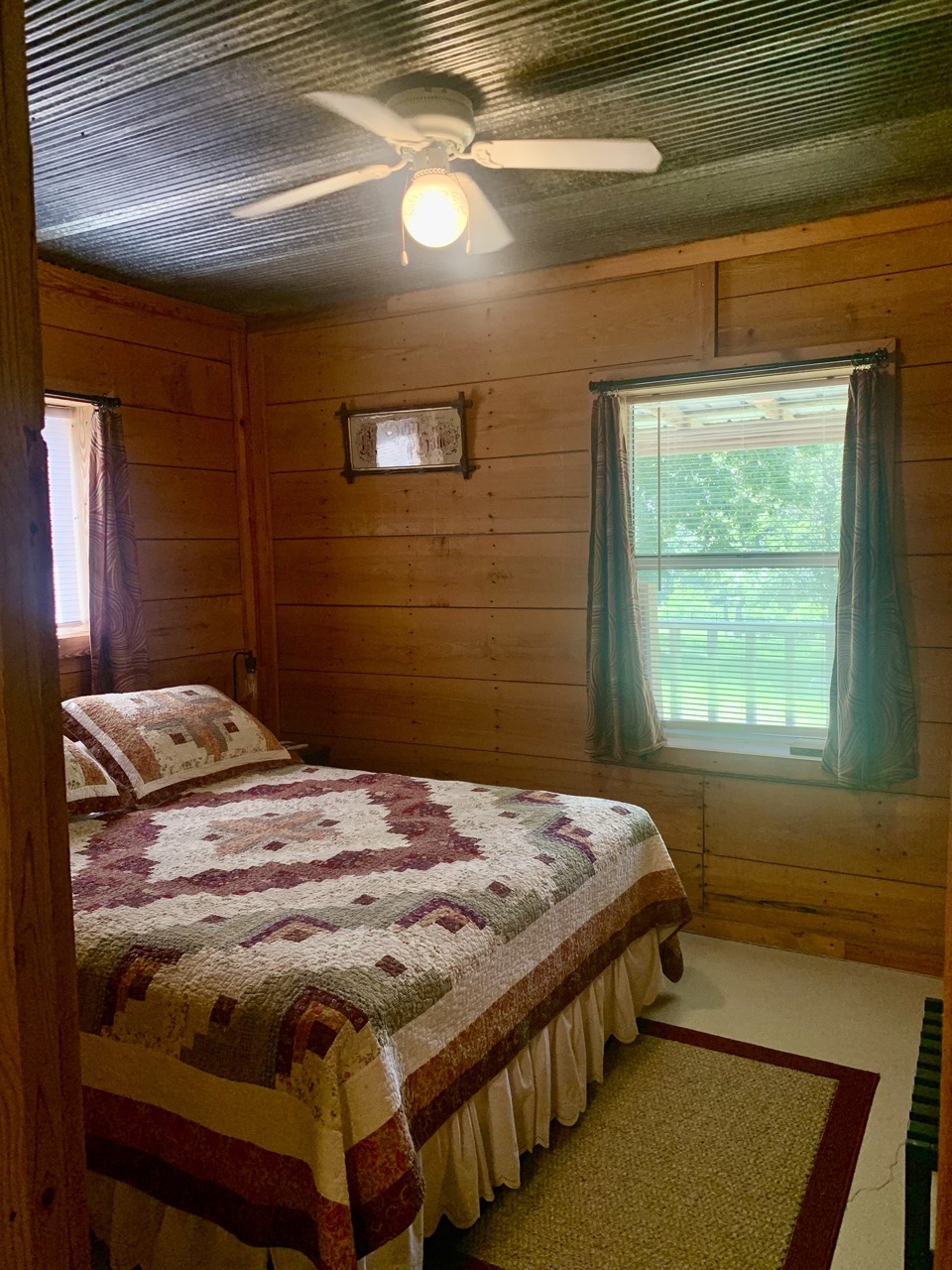 Harriet, AR Tributary Retreat Woods Cabin