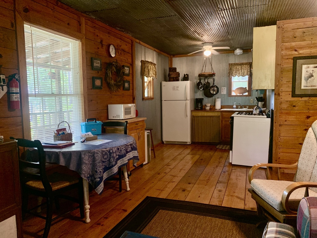 Harriet, AR Tributary Retreat Boulder Cabin