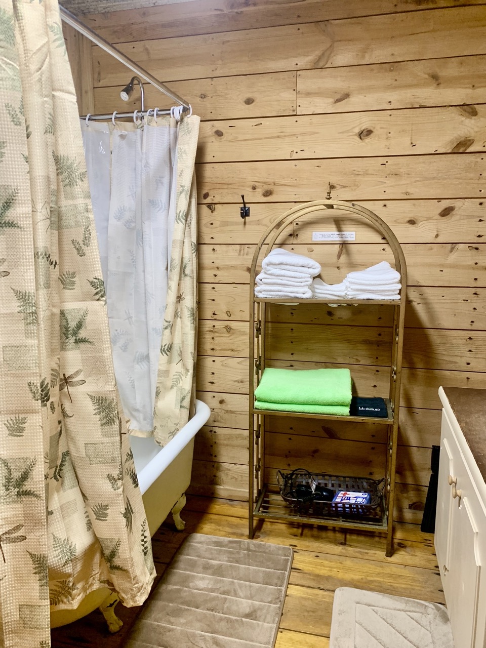 Harriet, AR Tributary Retreat Boulder Cabin