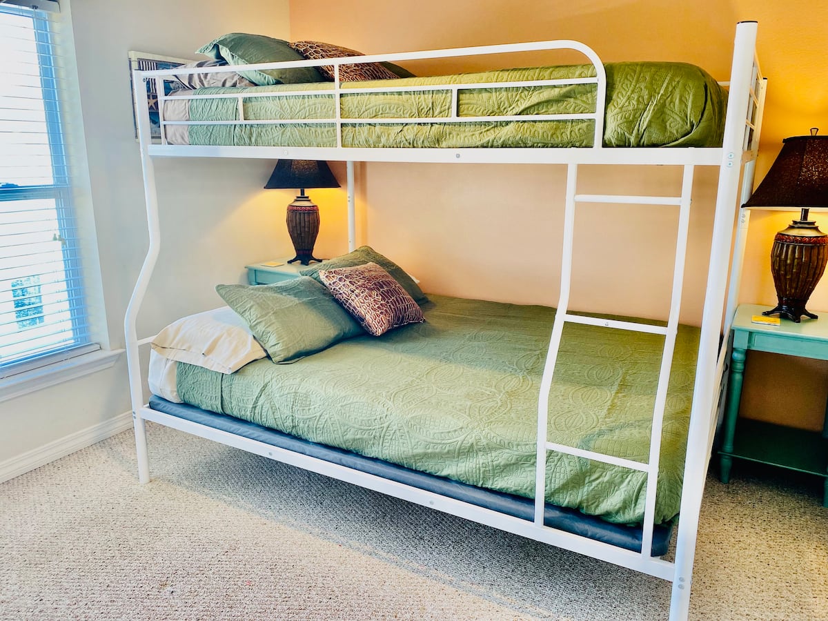 Pensacola, FL Unhosted Townhome
