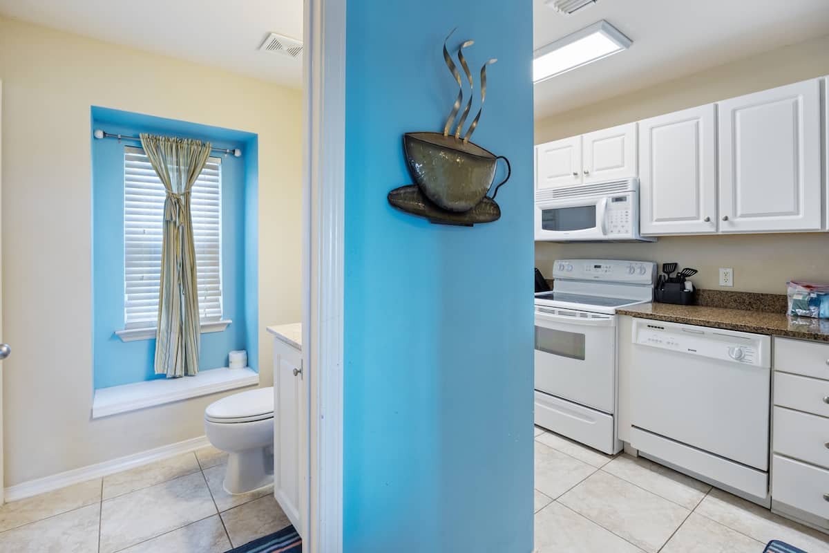 Pensacola, FL Unhosted Townhome