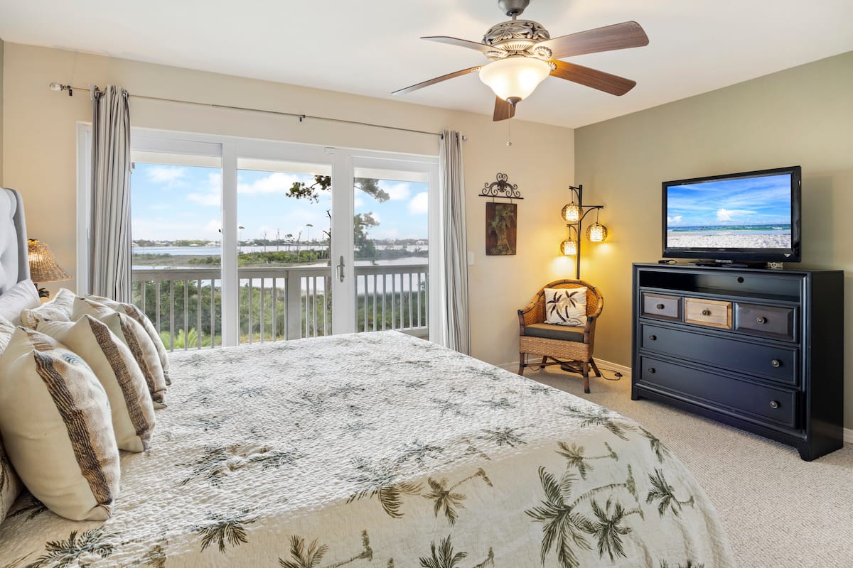 Pensacola, FL Unhosted Townhome
