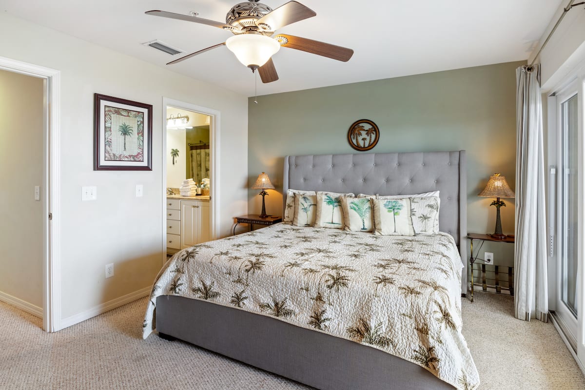 Pensacola, FL Unhosted Townhome