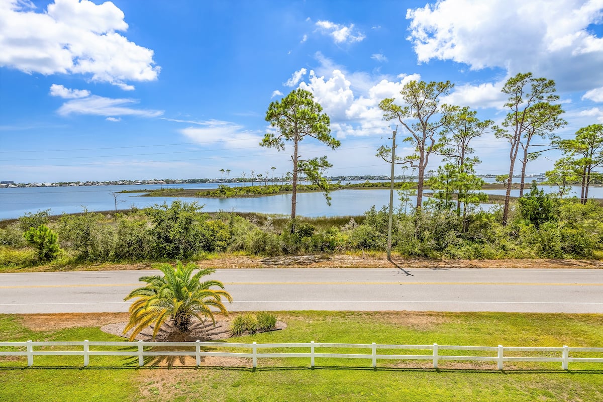 Pensacola, FL Unhosted Townhome