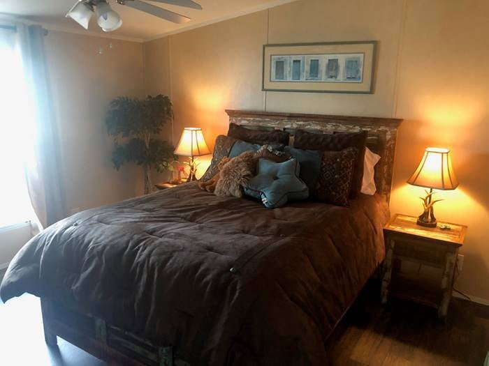 Hondo, TX Twin Hollow Creek Lodge