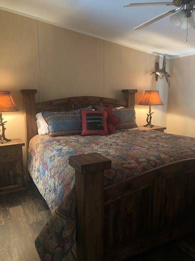 Hondo, TX Twin Hollow Creek Lodge