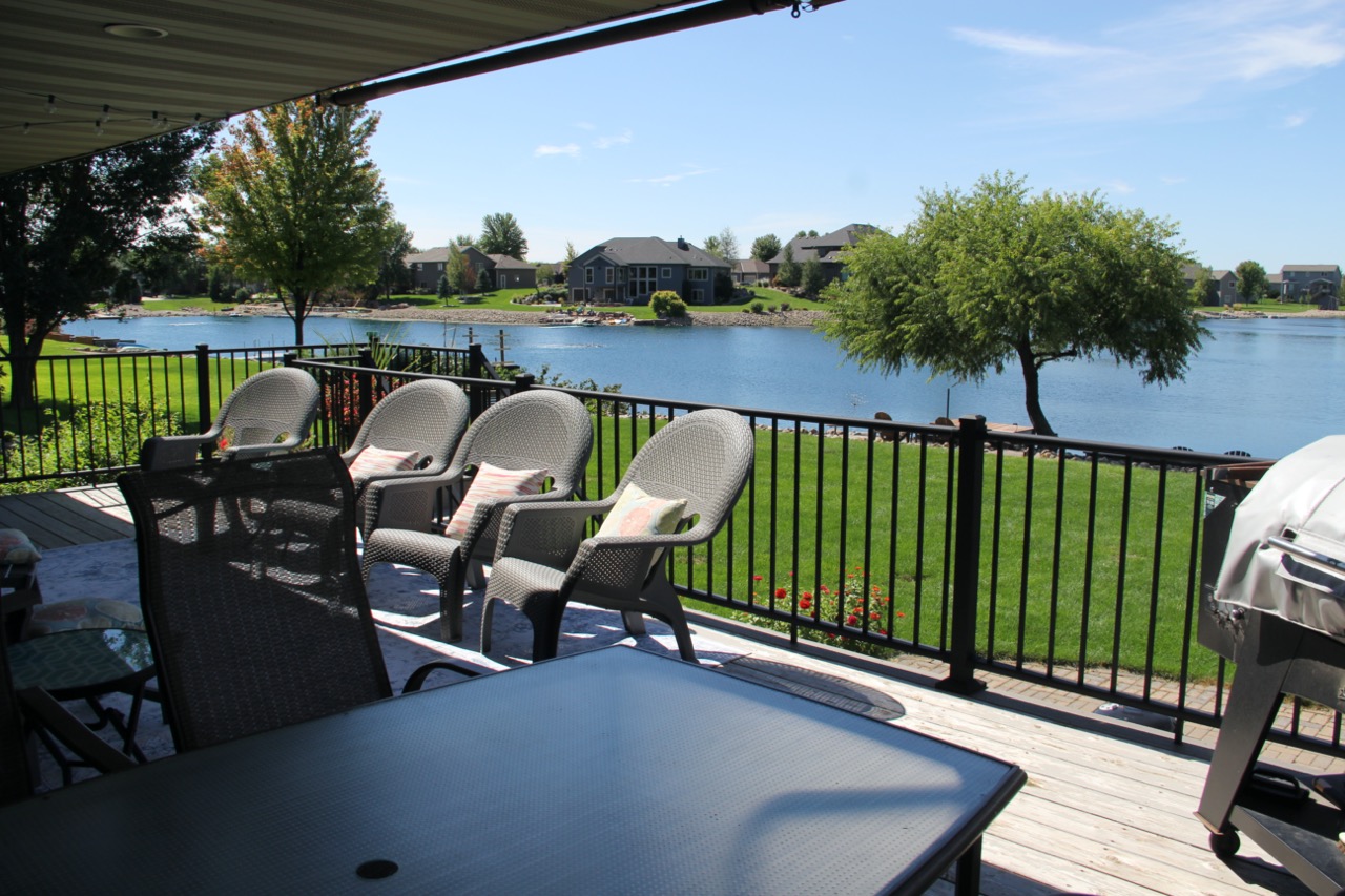 Tea, SD Lake Home