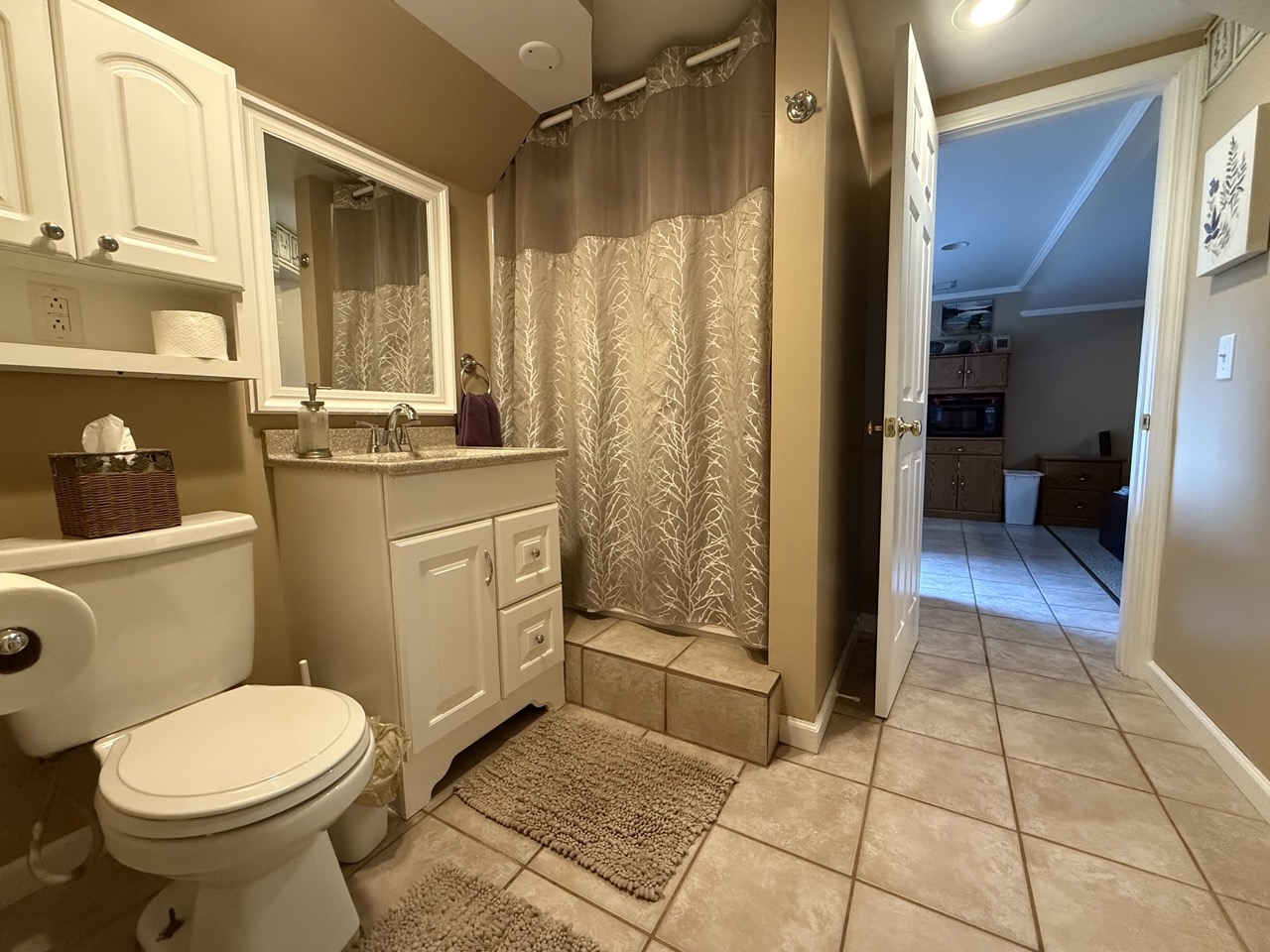 Canal Fulton, OH Private Basement Home